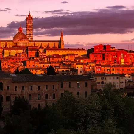Con Panorama. Holiday home Siena