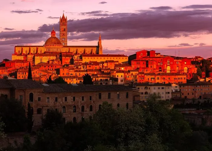 Con Panorama. Nyaraló Siena