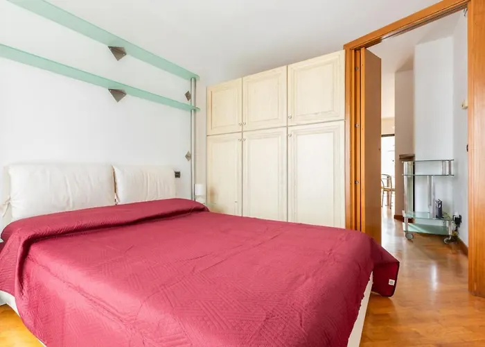 Con Panorama. Nyaraló *