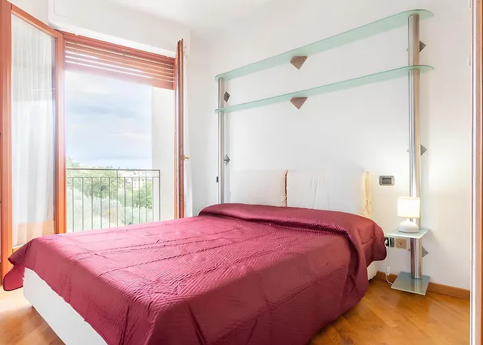 Con Panorama. Nyaraló *